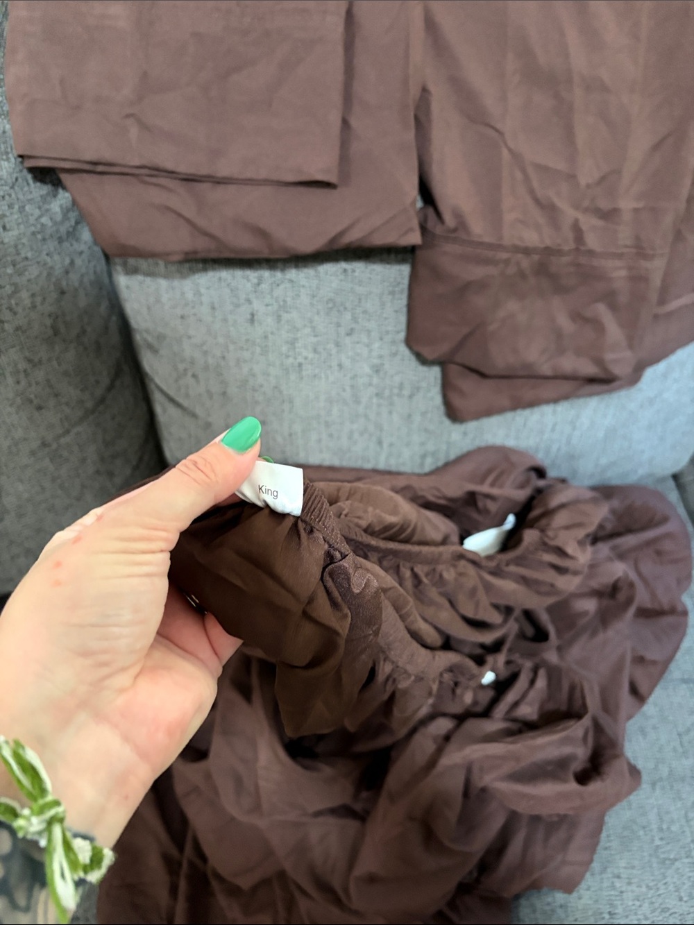 Brown king size fitted sheet with 2 matching pillow shams